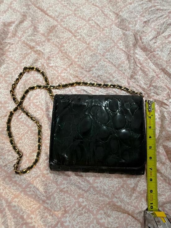 Stuart Weitzman Handbags - Stuart Weitzman green croc embossed crossbody with gold tone chain hardware